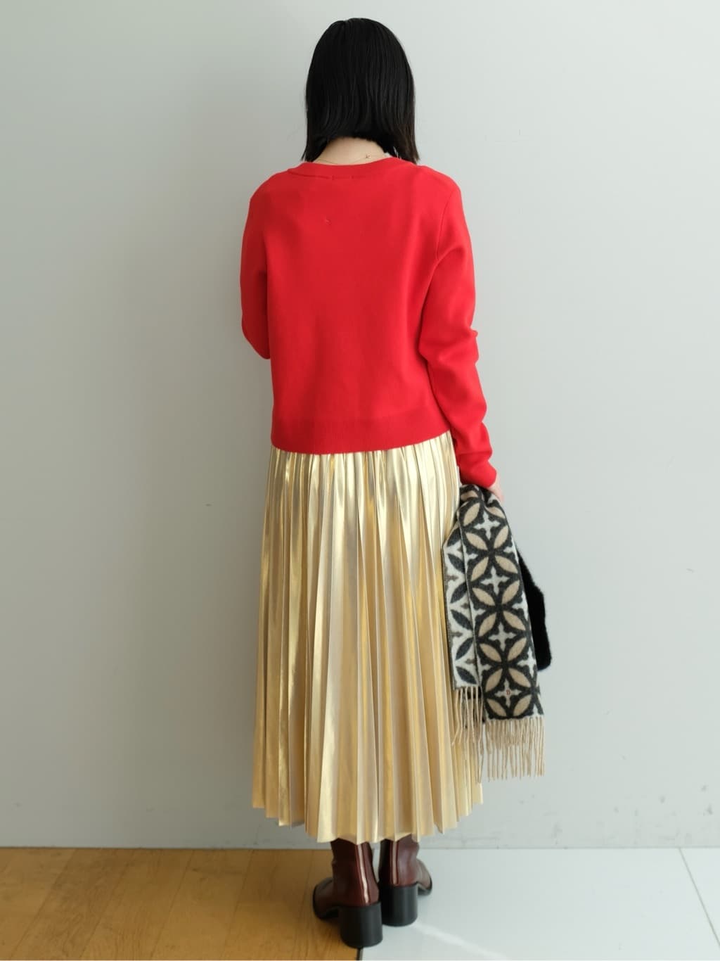 Kishimotoさんの「DRESSTERIOR｜◆【洗える/ストレッチ性/オンオフ】箔プリントプリーツスカート」を使ったコーディネート