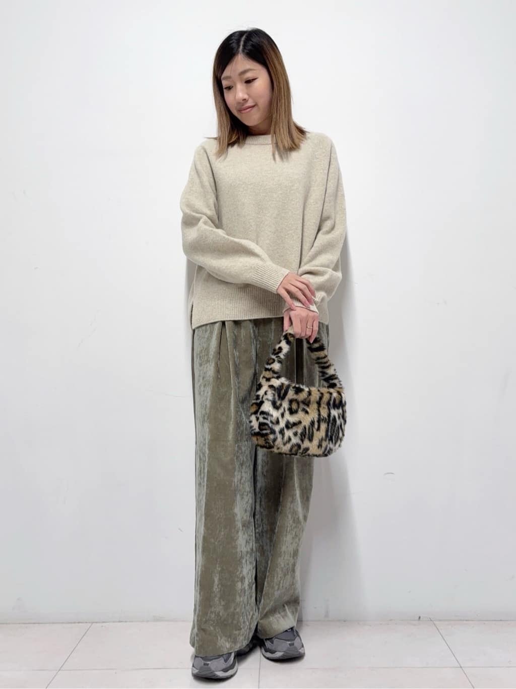 Nishijimaさんの「DRESSTERIOR｜ソフト別珍イージーパンツ」を使ったコーディネート