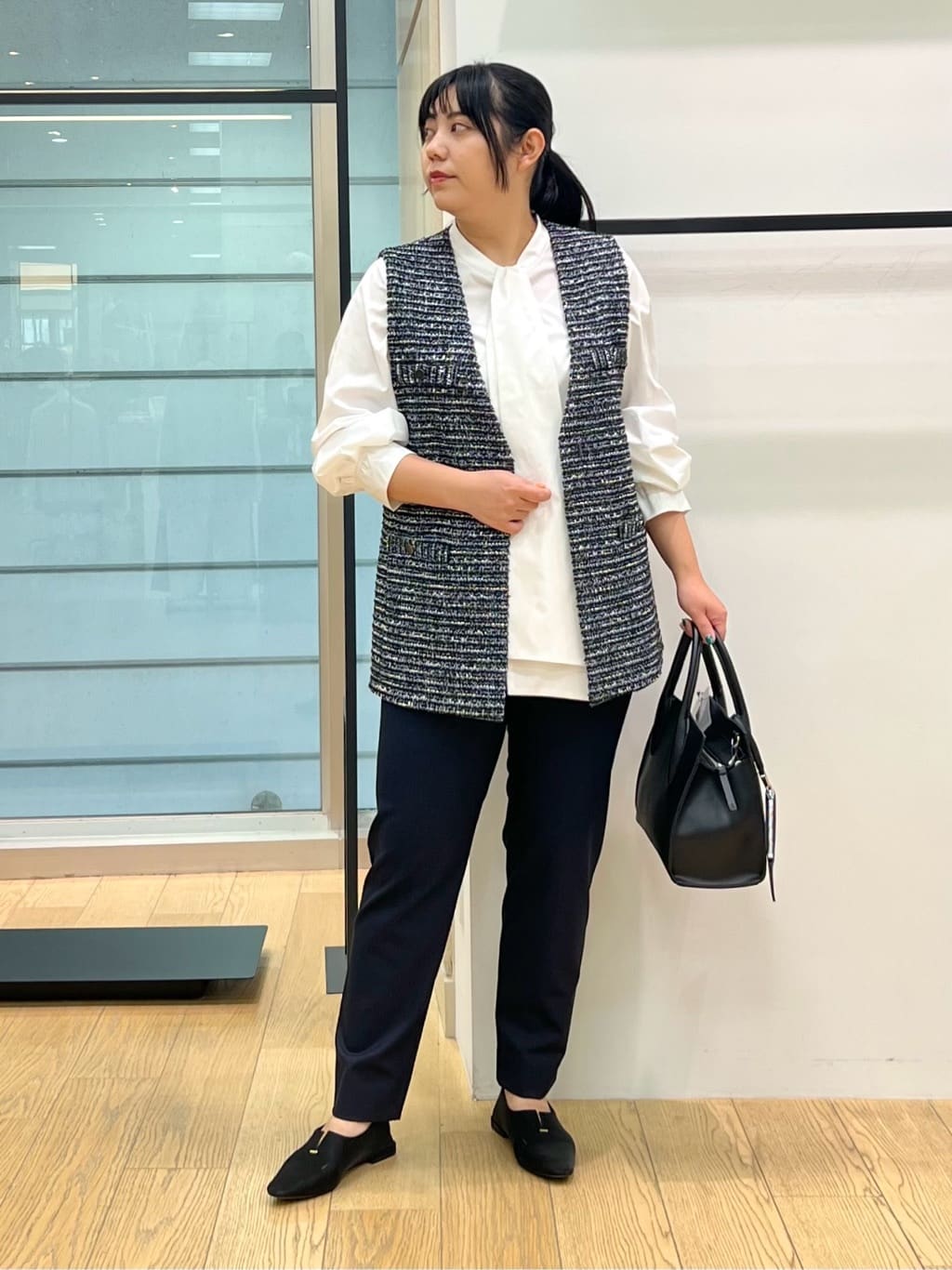 shimaさんの「INDIVI｜【2点セット／洗える】ツイードジレ＆ボウタイブラウス」を使ったコーディネート