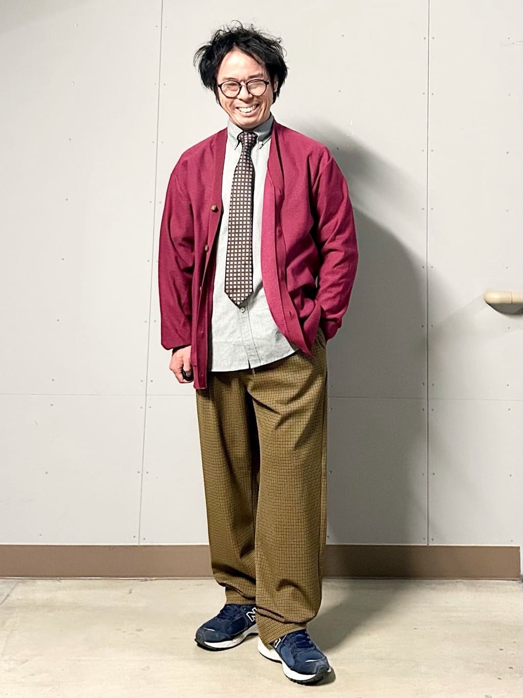 KENJI Iさんの「THE SHOP TK｜【季節の変わり目に活躍】ニットカーディガン 選べる2デザイン(柄&無地)/洗濯機OK」を使ったコーディネート