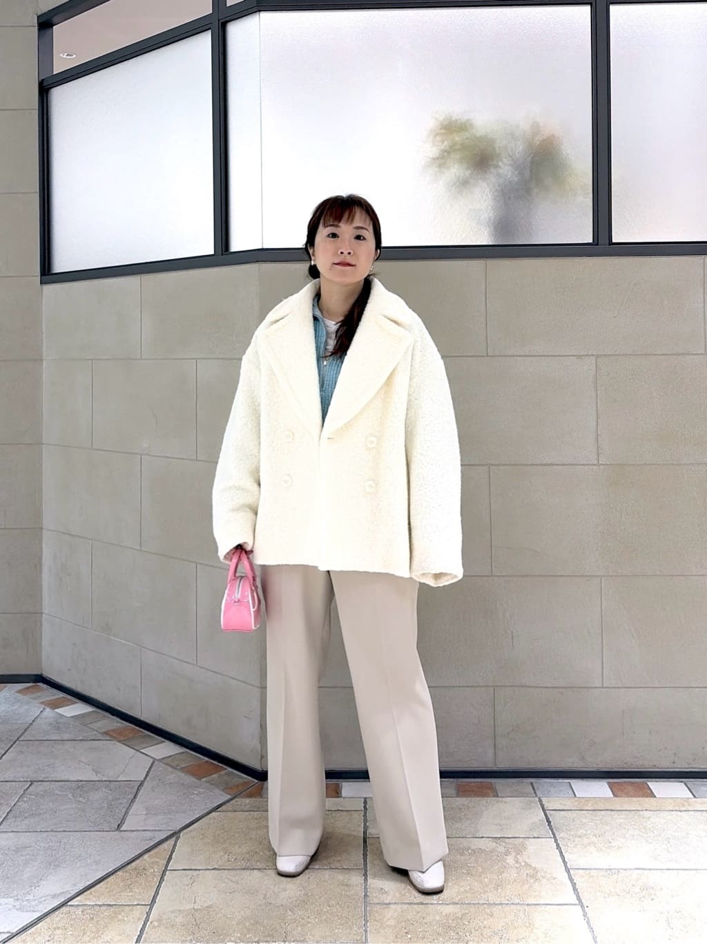 よねさんの「INDIVI｜Timeless｜ストレートフレアパンツ」を使ったコーディネート