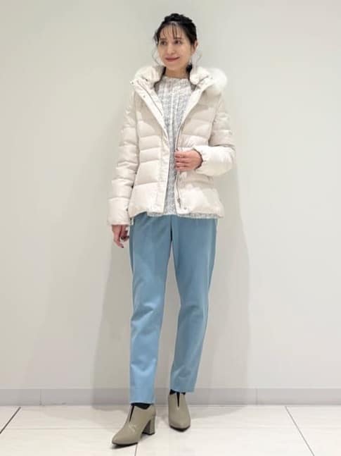 kayoさんの「INDIVI｜【名品／撥水／抗菌防臭】ショート丈リサイクルダウンコート」を使ったコーディネート