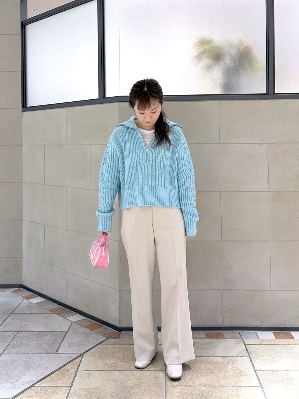 よねさんの「INDIVI｜Timeless｜ストレートフレアパンツ」を使ったコーディネート