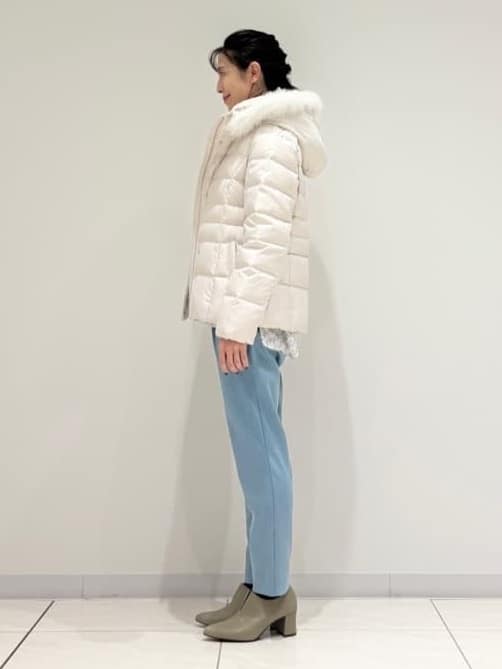 kayoさんの「INDIVI｜【名品／撥水／抗菌防臭】ショート丈リサイクルダウンコート」を使ったコーディネート