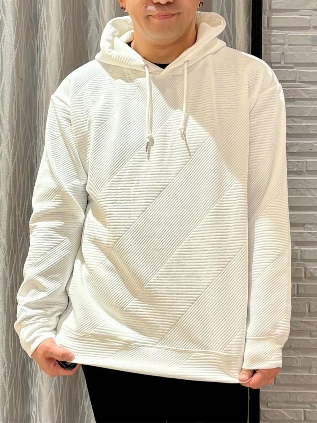 Pーyamaさんの「THE SHOP TK｜【季節の変わり目に最適】ニットカーディガン ドライタッチ／軽量」を使ったコーディネート