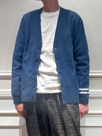 橋本さんの「DRESSTERIOR｜ウォッシャブル コットンカシミヤスムースカーディガン」を使ったコーディネート