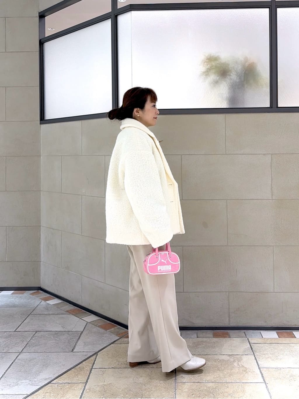 よねさんの「INDIVI｜Timeless｜ストレートフレアパンツ」を使ったコーディネート