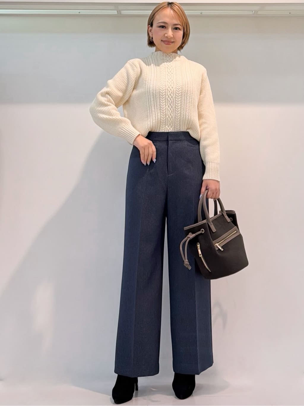 chiiさんの「COUP DE CHANCE｜【ミディ丈】ベルト付ダウンコート」を使ったコーディネート