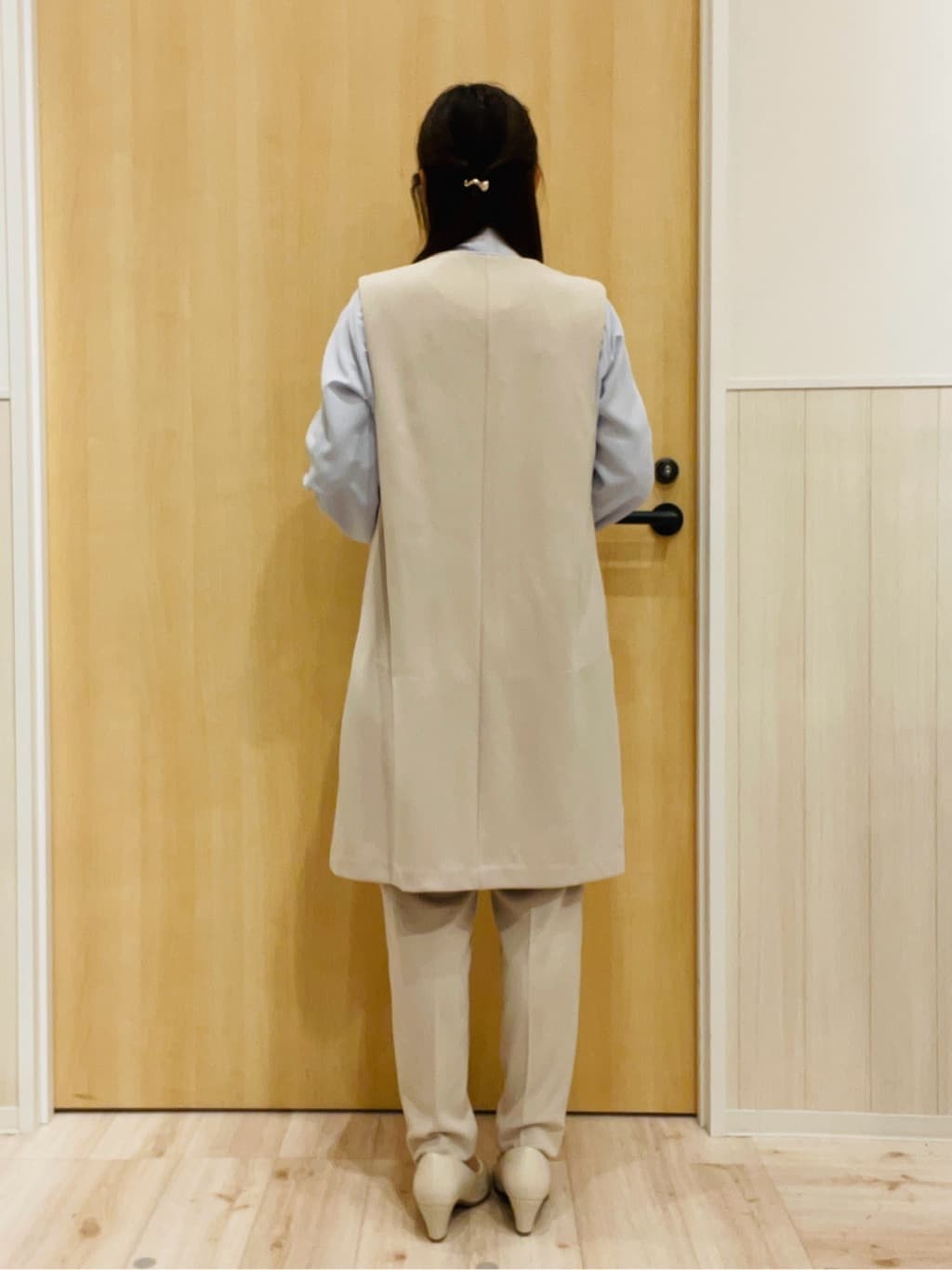 minamiさんの「SHOO･LA･RUE｜【洗濯機可/セットアップ可/S-3L】きちんと楽に。カットジョーゼット ロングジレ」を使ったコーディネート