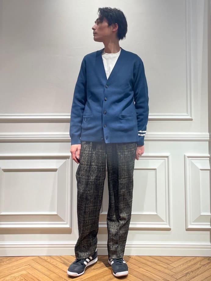 橋本さんの「DRESSTERIOR｜ウォッシャブル コットンカシミヤスムースカーディガン」を使ったコーディネート