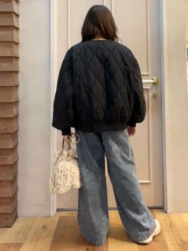 mさんの「SHOO･LA･RUE｜【S-LL】きらっと華やか ふんわりラメフェザーニット」を使ったコーディネート