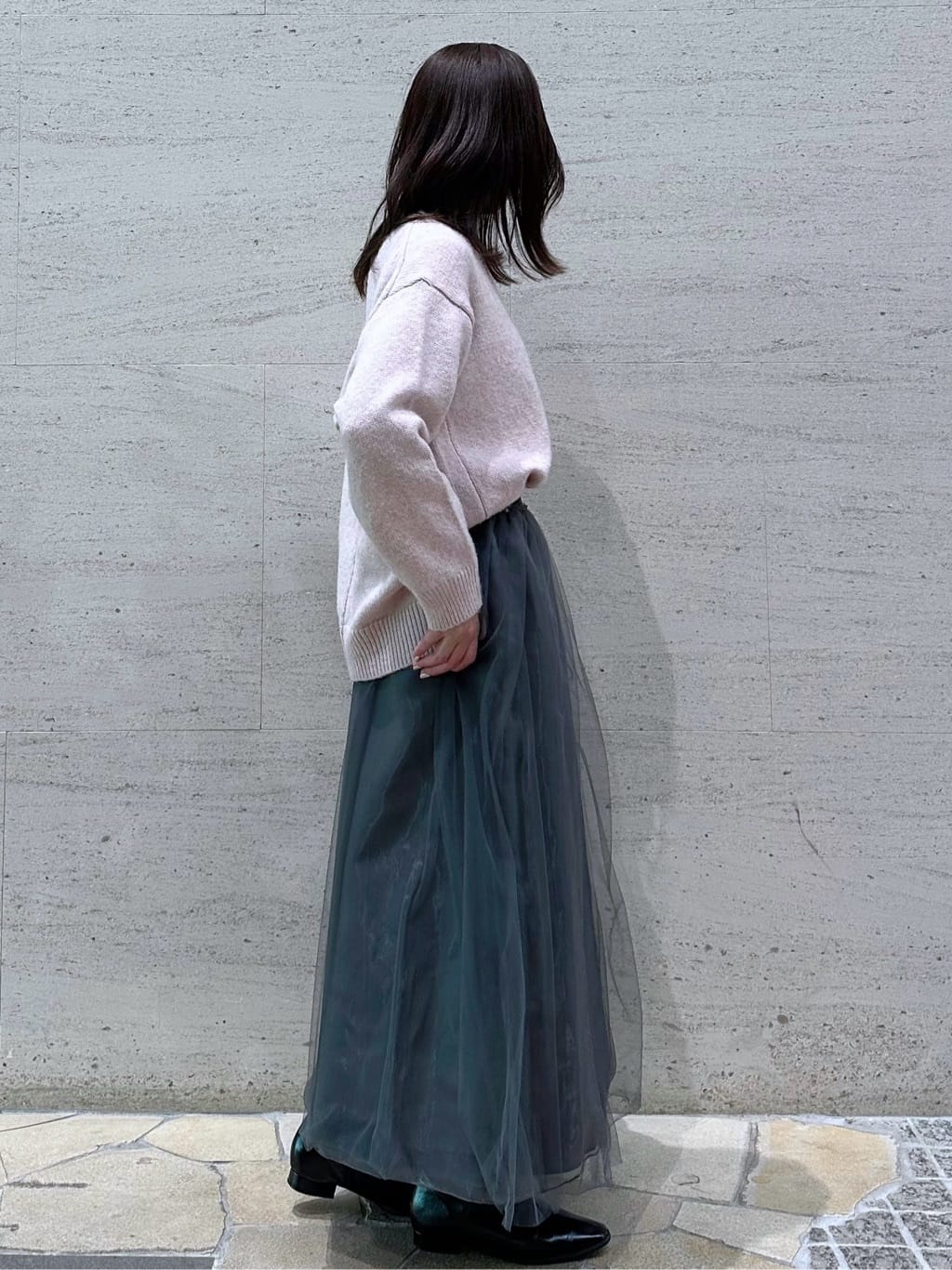makiさんの「OPAQUE.CLIP｜リラクシークルーネックニット【洗濯機OK】」を使ったコーディネート