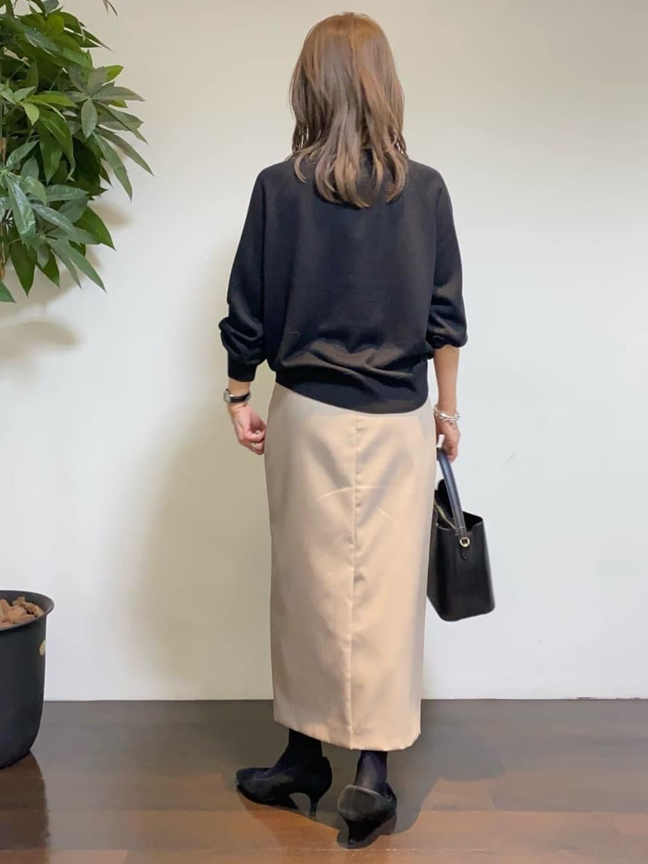 tomoさんの「UNTITLED｜【8色展開／コンパクト丈】レーヨン混 コクーンニット」を使ったコーディネート