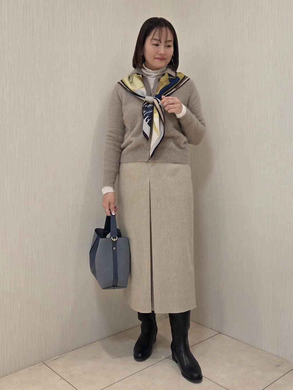 naokoさんの「UNTITLED｜【ふわふわニット/オンオフ使える】フォックスカシミヤ衿付きカーディガン」を使ったコーディネート