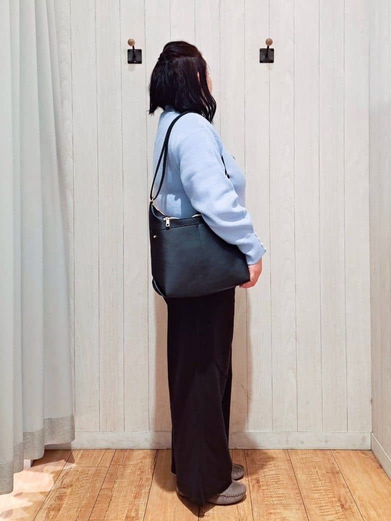 kotomiさんの「SHOO･LA･RUE｜【洗濯機可/S-LL】ウエストのタブボタンがポイント　ワイドパンツ」を使ったコーディネート