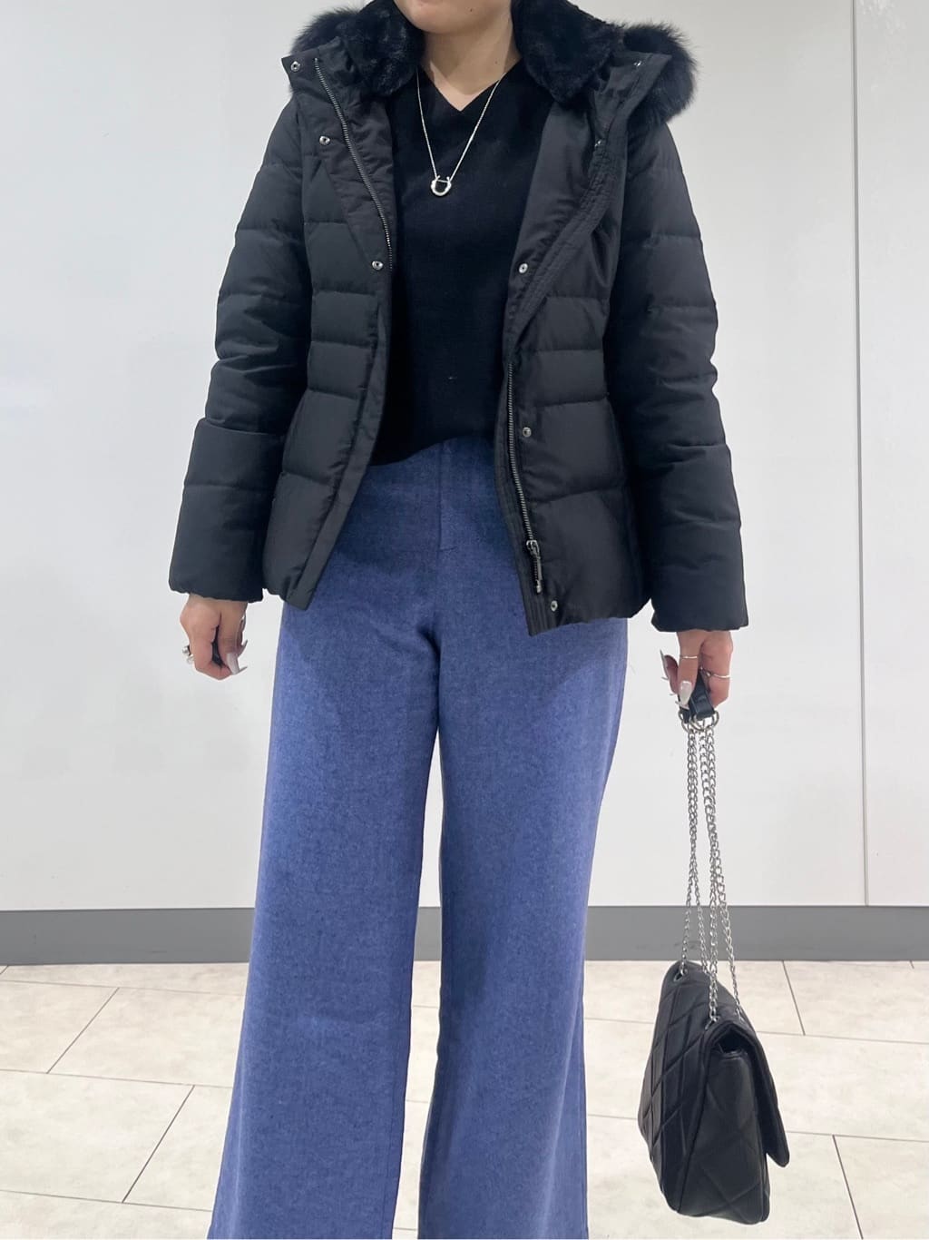 hasuさんの「INDIVI｜【名品／撥水／抗菌防臭】ショート丈リサイクルダウンコート」を使ったコーディネート