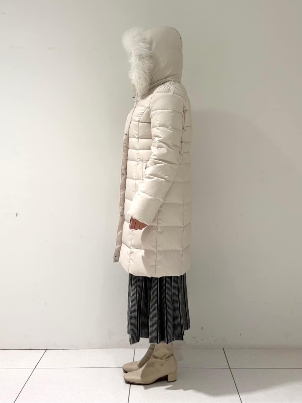 momokoさんの「INDIVI｜【名品／撥水／抗菌防臭】ロング丈リサイクルダウンコート」を使ったコーディネート
