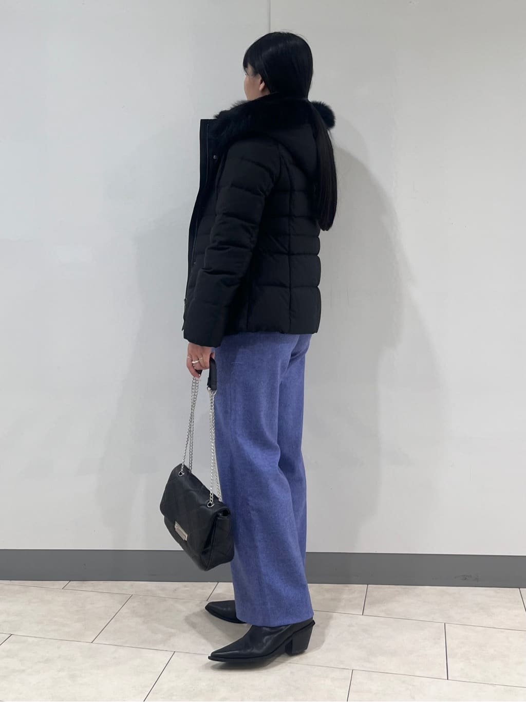 hasuさんの「INDIVI｜【名品／撥水／抗菌防臭】ショート丈リサイクルダウンコート」を使ったコーディネート