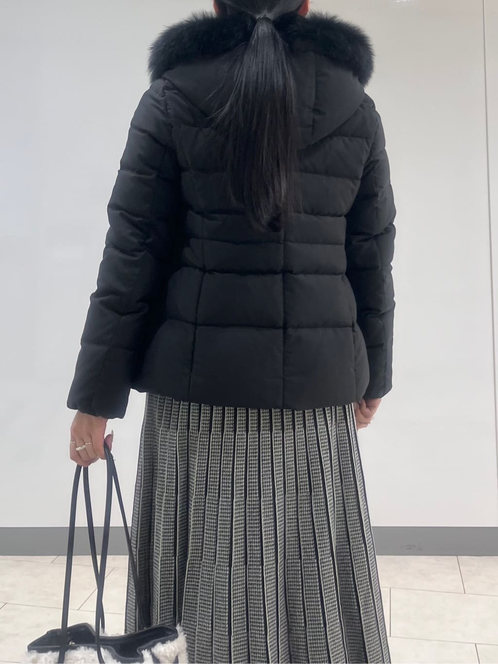 hasuさんの「INDIVI｜【名品／撥水／抗菌防臭】ショート丈リサイクルダウンコート」を使ったコーディネート