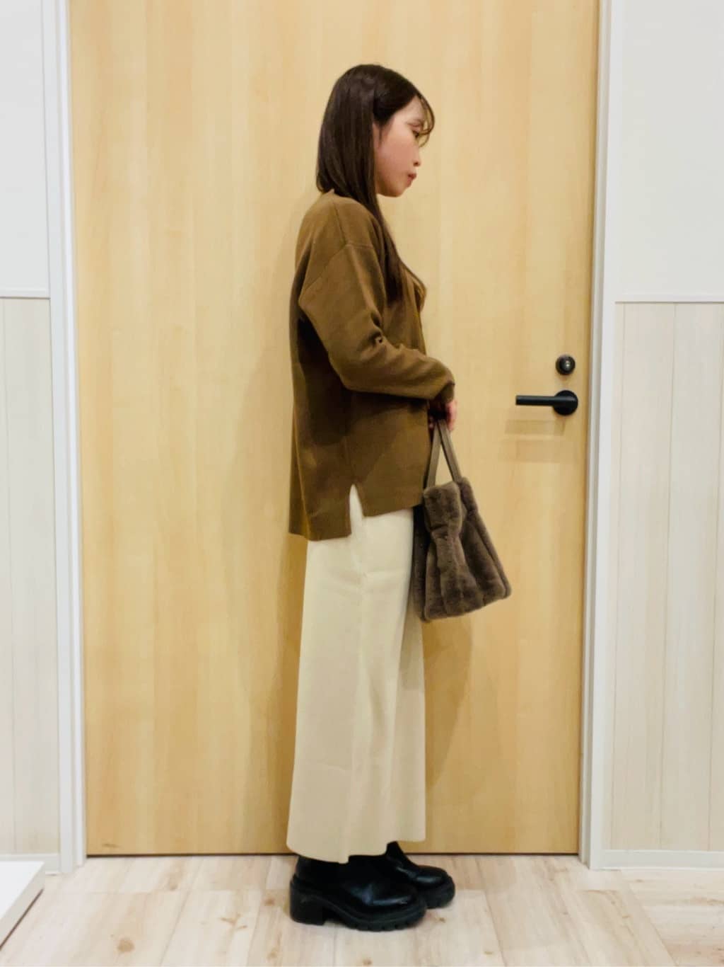 minamiさんの「SHOO･LA･RUE｜【洗濯機可/セットアップ可】さりげないラメ使いで差をつける クルーネックニット」を使ったコーディネート
