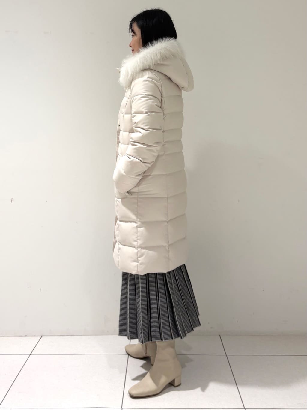 momokoさんの「INDIVI｜【名品／撥水／抗菌防臭】ロング丈リサイクルダウンコート」を使ったコーディネート