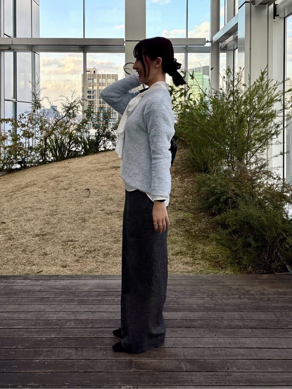 Yoshimiさんの「INDIVI｜【洗える】ジョーゼットボウタイブラウス」を使ったコーディネート
