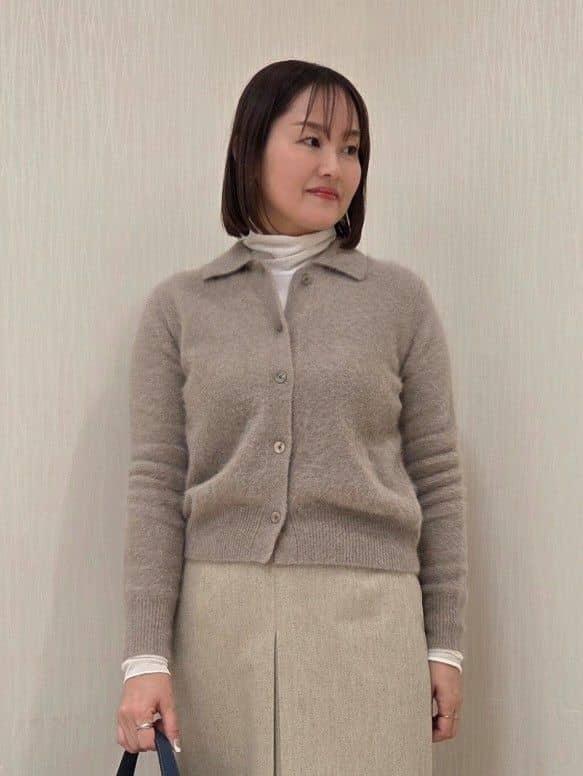 naokoさんの「UNTITLED｜【ふわふわニット/オンオフ使える】フォックスカシミヤ衿付きカーディガン」を使ったコーディネート