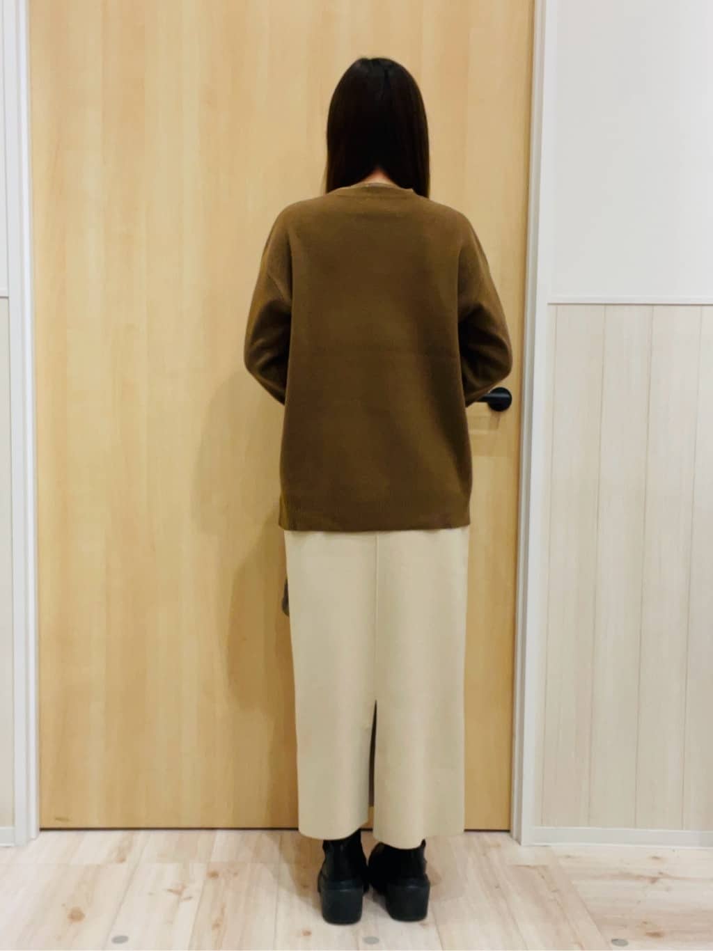 minamiさんの「SHOO･LA･RUE｜【洗濯機可/セットアップ可】さりげないラメ使いで差をつける クルーネックニット」を使ったコーディネート
