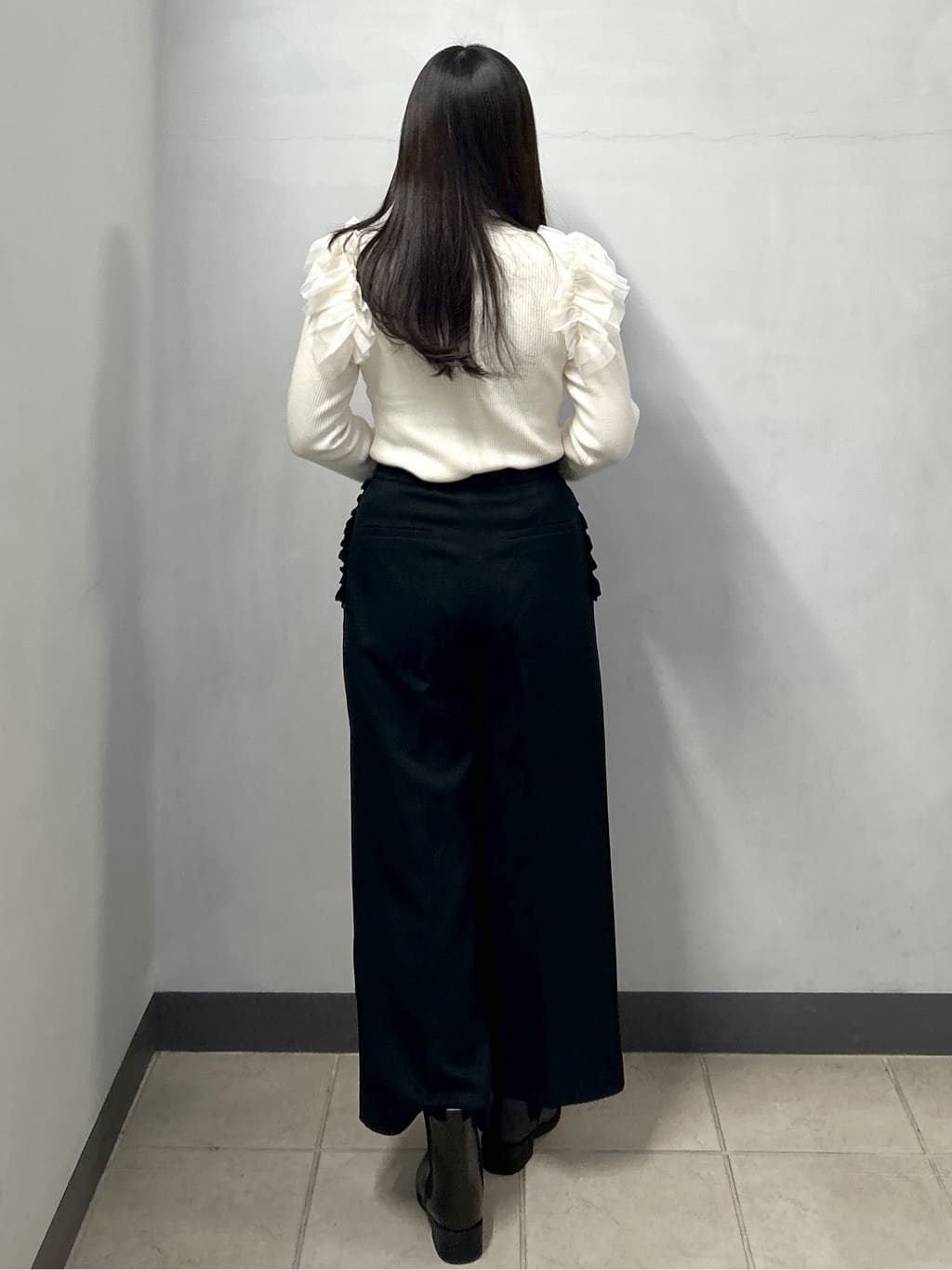 sayaさんの「OPAQUE.CLIP｜ショルダーチュールフリルハイネックニット【洗濯機OK／抗ピル】」を使ったコーディネート