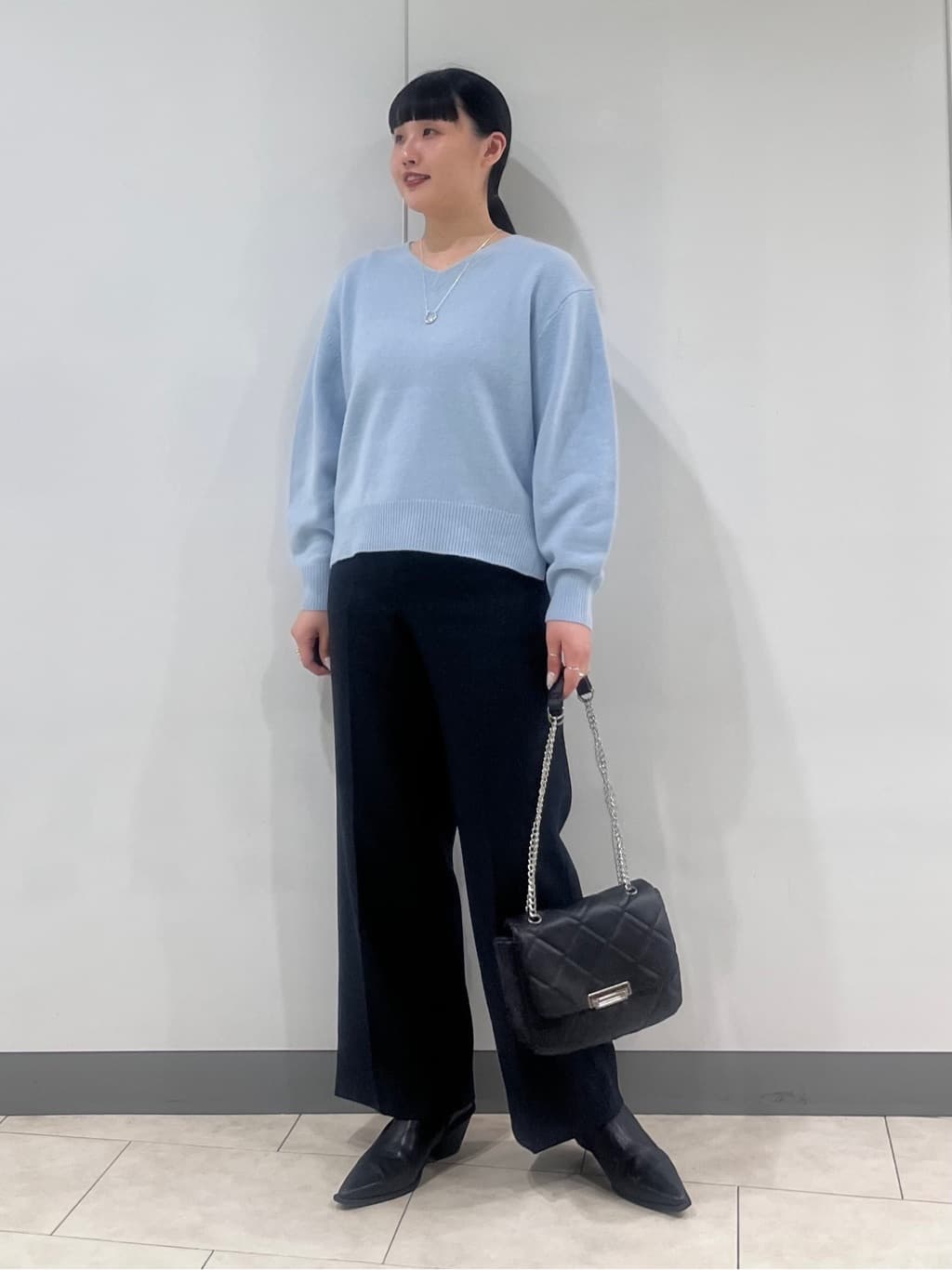 hasuさんの「INDIVI｜【名品／撥水／抗菌防臭】ショート丈リサイクルダウンコート」を使ったコーディネート