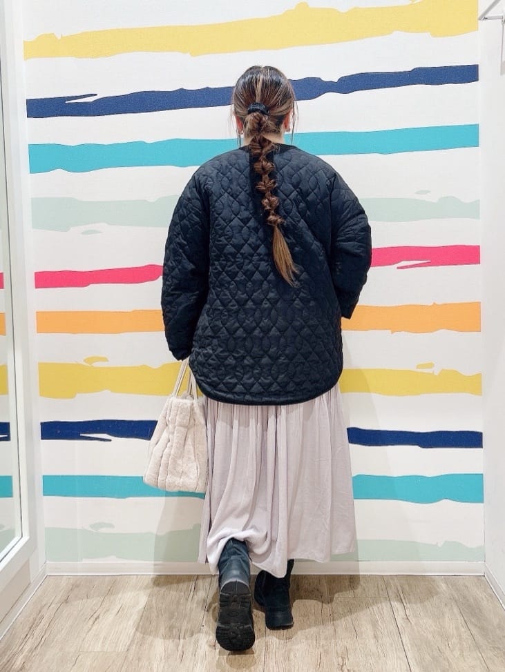 Peeさんの「SHOO･LA･RUE｜【洗濯機可/着丈選べる】オンにもオフにも 軽やかプリーツスカート」を使ったコーディネート