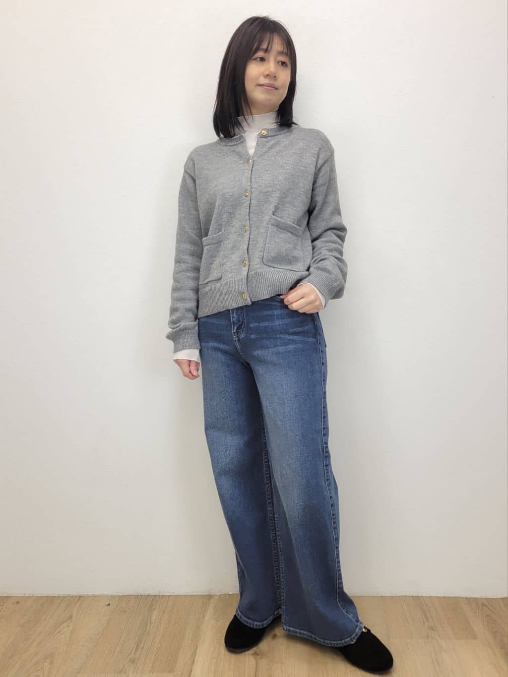 LISAさんの「OPAQUE.CLIP｜金ボタンラメニットカーディガン【洗濯機OK】」を使ったコーディネート