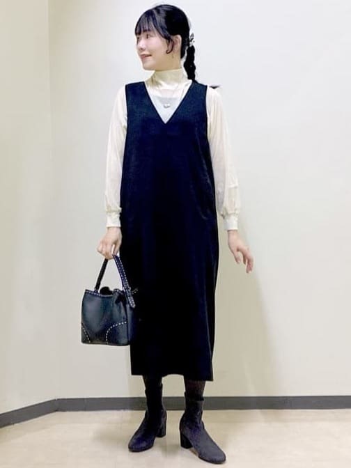  beni_gingerさんの「Reflect｜【すっきりシルエット】スエードライクジャンパースカ―ト」を使ったコーディネート