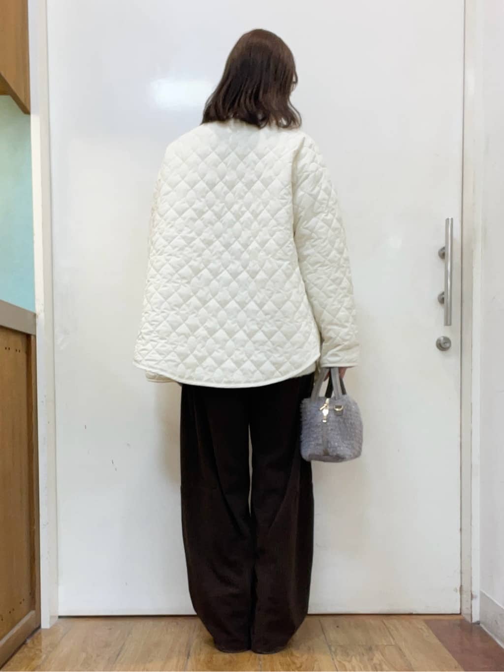 sakiさんの「SHOO･LA･RUE｜【S-LL】大人っぽく穿ける 股上深め コーデュロイカーブパンツ」を使ったコーディネート