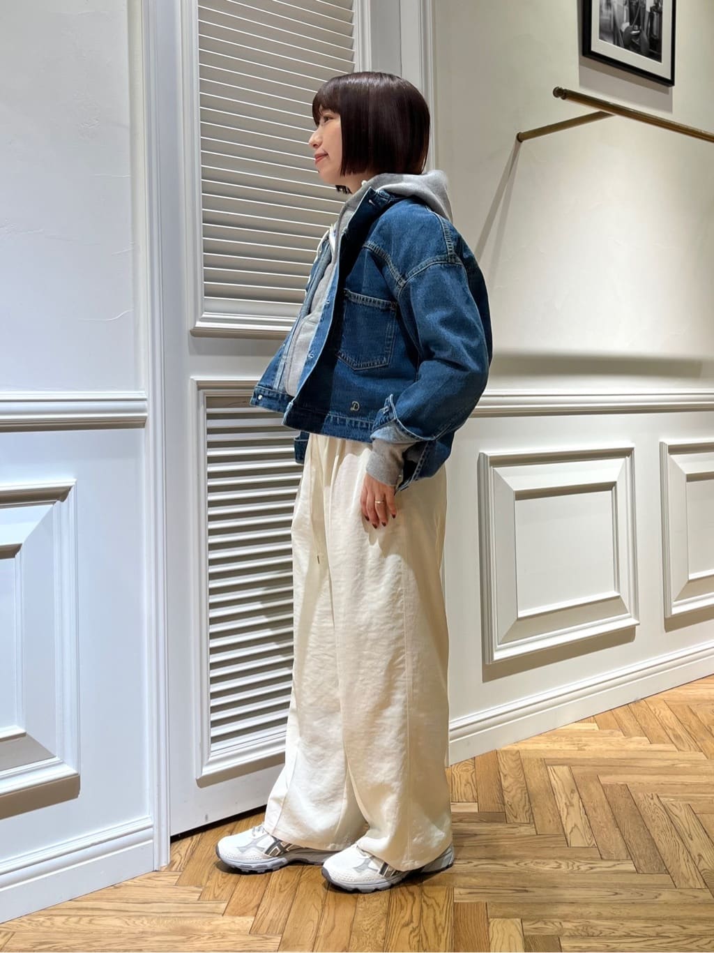 つじ まこさんの「DRESSTERIOR｜デキシー吊裏毛ジップアップパーカ」を使ったコーディネート