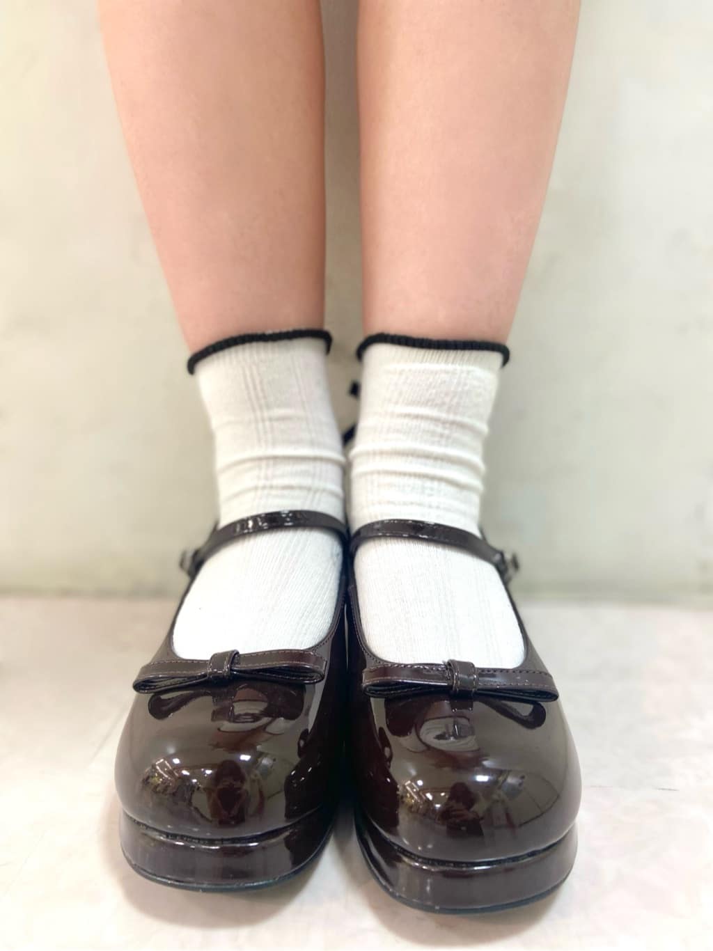 kanaさんの「ESPERANZA｜リボン付きストラップパンプス」を使ったコーディネート