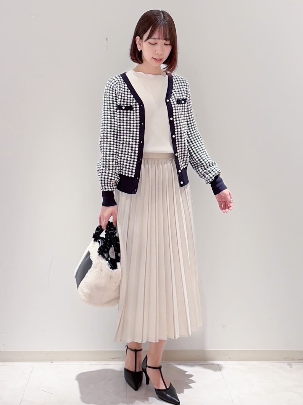 yurinaさんの「index｜ラメスカラップビジューデザインニット【洗濯機OK】《6col／S～LL》」を使ったコーディネート