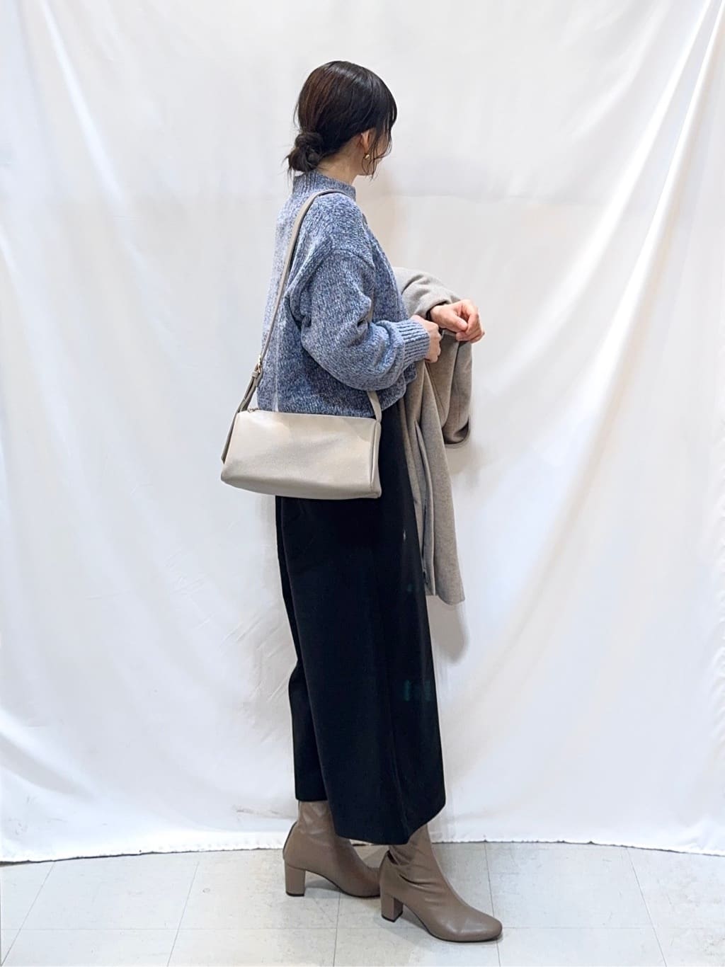 𝐇𝐢𝐫𝐨𝐦𝐢さんの「SHOO･LA･RUE｜【高レビュー】ウエストゴムで穿きやすい　ガウチョパンツ」を使ったコーディネート