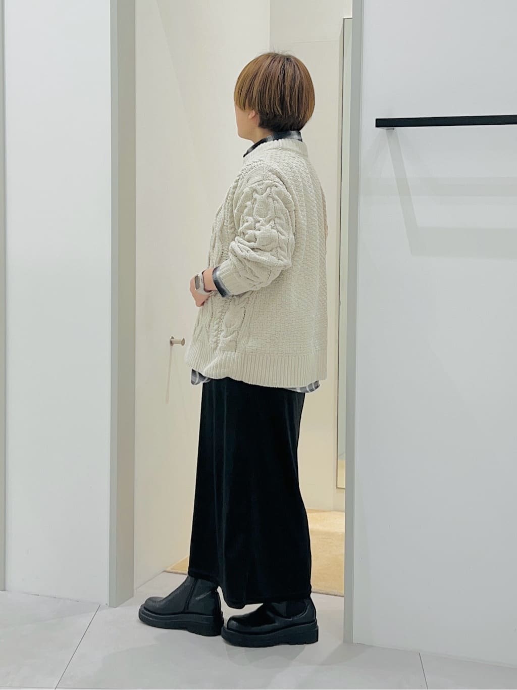 タナさんの「THE SHOP TK｜【洗える】冬のコーデを盛り上げる マットモール ケーブルニット」を使ったコーディネート