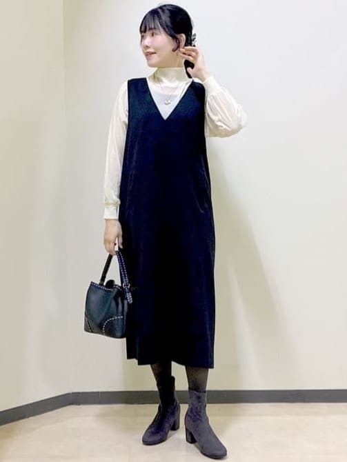  beni_gingerさんの「Reflect｜【すっきりシルエット】スエードライクジャンパースカ―ト」を使ったコーディネート