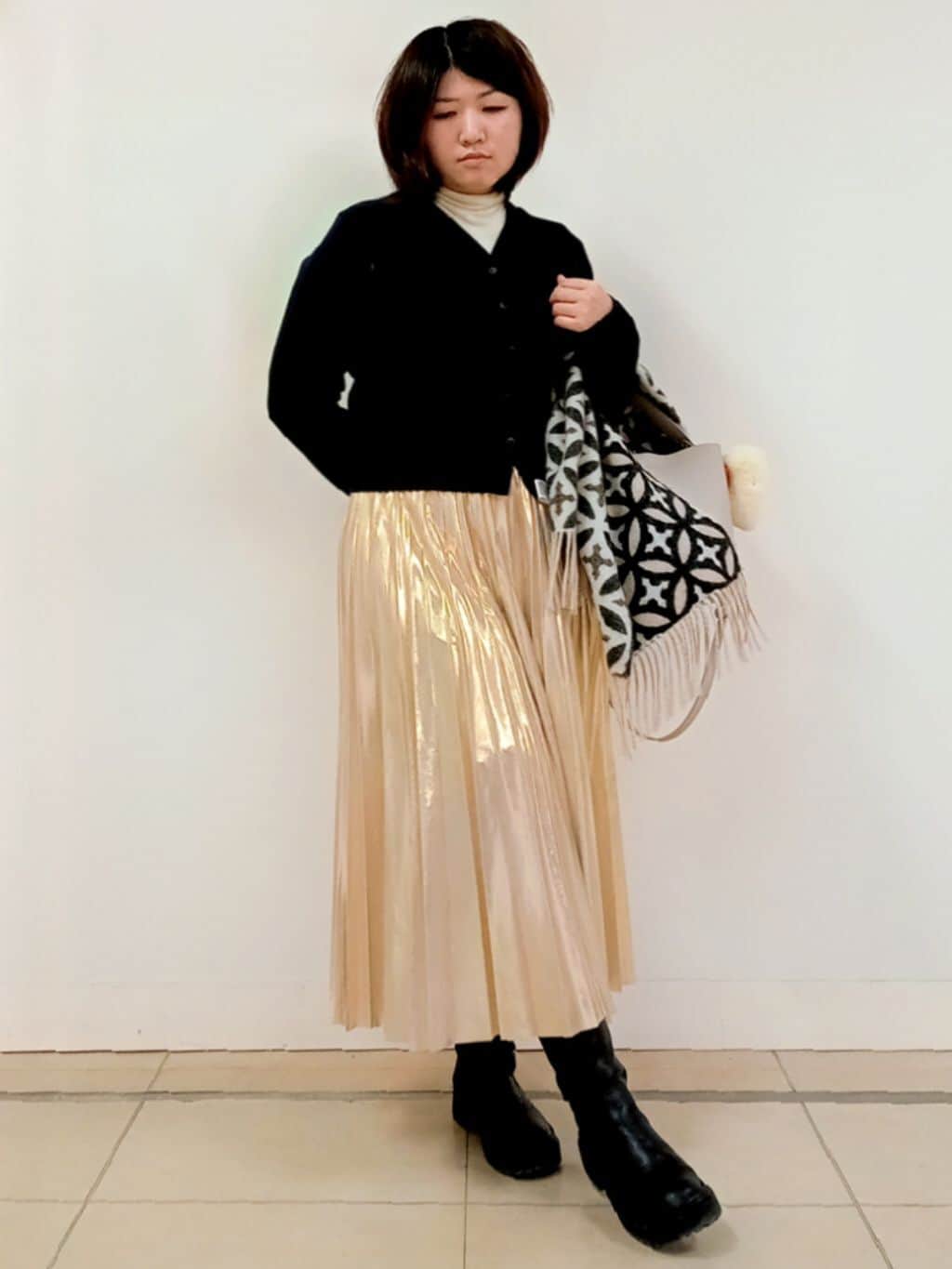 emiさんの「DRESSTERIOR｜ミラノリブカーディガン」を使ったコーディネート