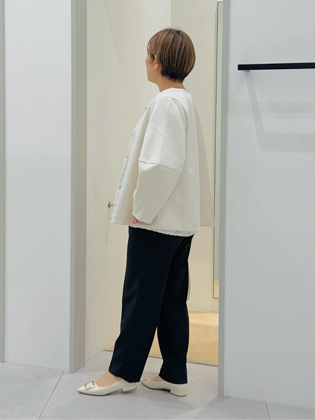 タナさんの「THE SHOP TK｜【通勤スタイルに】美脚シルエット ダブルクロステーパードパンツ/セットアップ可」を使ったコーディネート