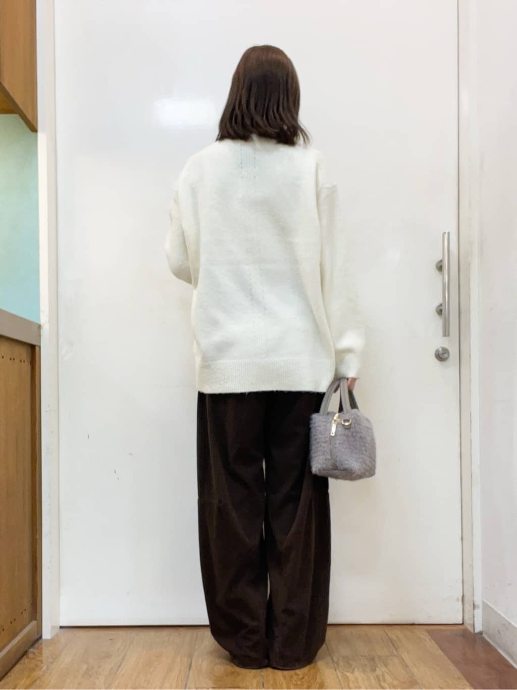 sakiさんの「SHOO･LA･RUE｜【S-LL】大人っぽく穿ける 股上深め コーデュロイカーブパンツ」を使ったコーディネート
