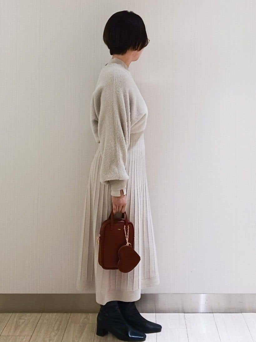 KaHoさんの「index｜ラメフェザープルオーバーセット ニットワンピース【洗濯機OK】《XS～LL》」を使ったコーディネート