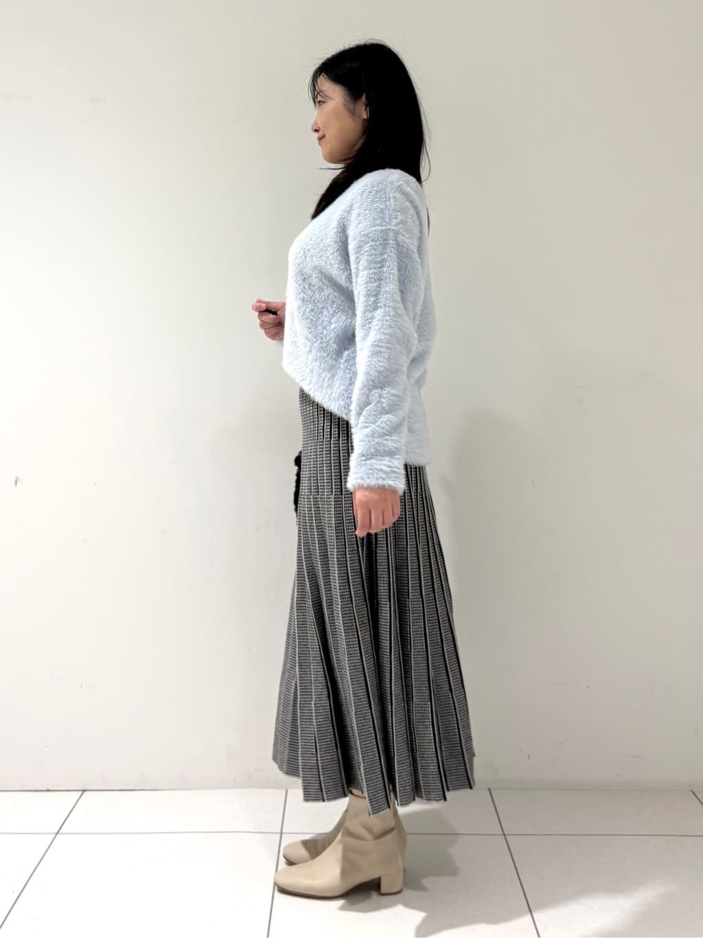 momokoさんの「INDIVI｜【洗える】エアリーシャギートップス」を使ったコーディネート