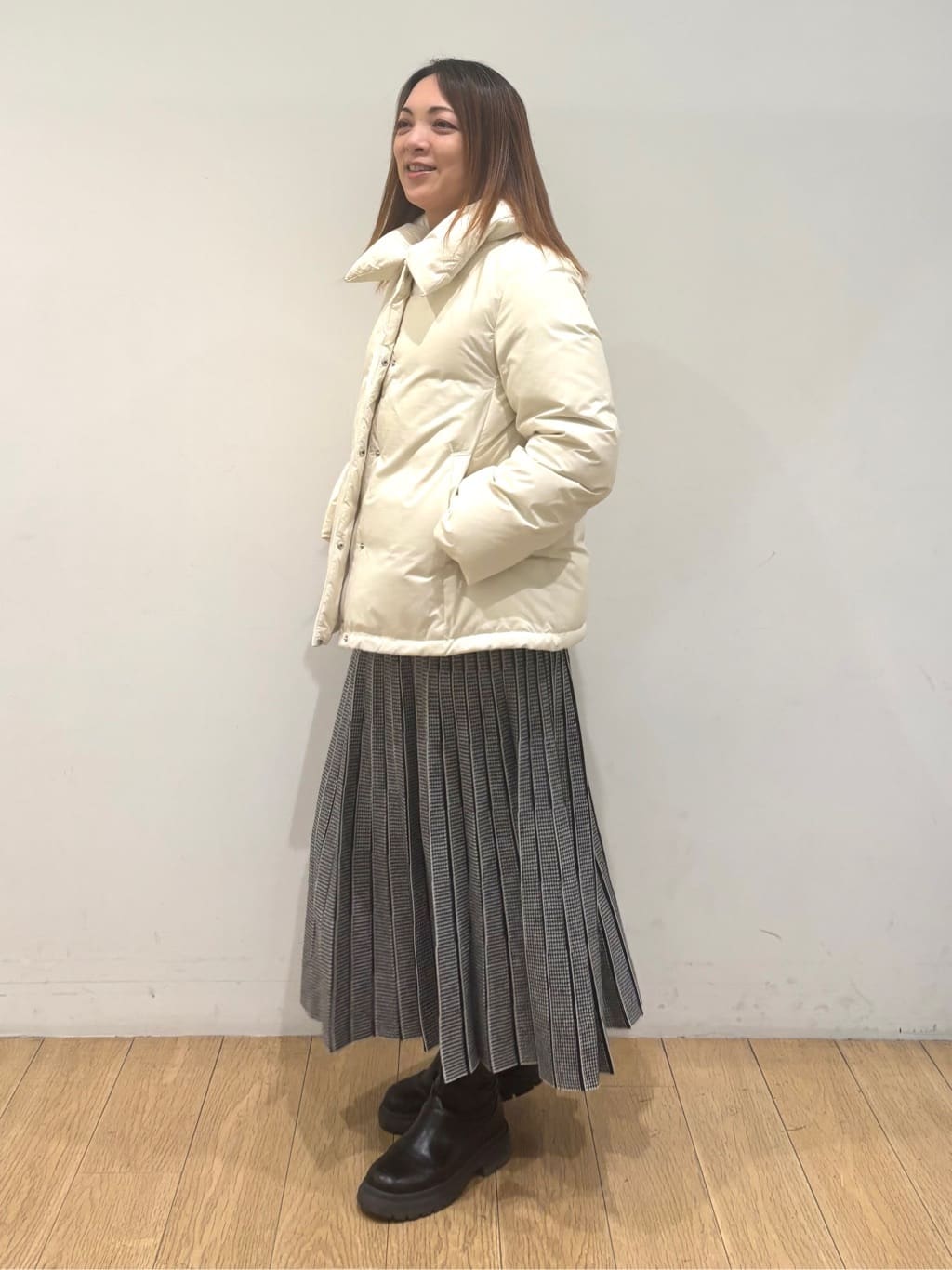 mikkoさんの「INDIVI｜【撥水／洗える／デザイン衿】ステッチレス ショートダウンコート」を使ったコーディネート