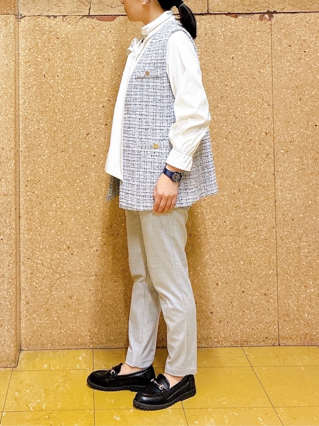 hattoriさんの「INDIVI｜【2点セット／洗える】ツイードジレ＆ボウタイブラウス」を使ったコーディネート