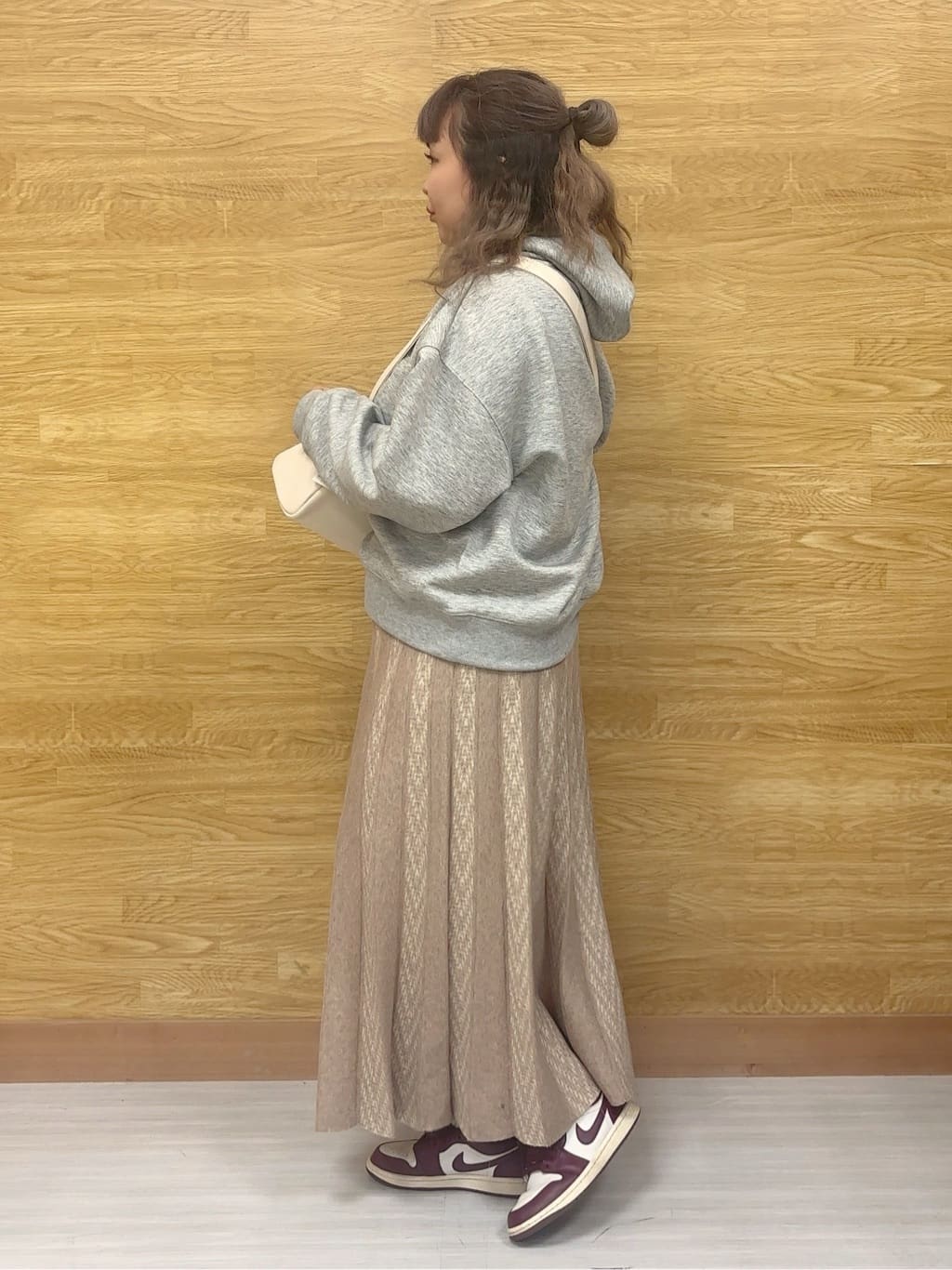 ぁむさんの「SHOO･LA･RUE｜【セットアップ可/S-LL/なめらかタッチ】選べる3柄 ロゴ入りプルパーカ」を使ったコーディネート