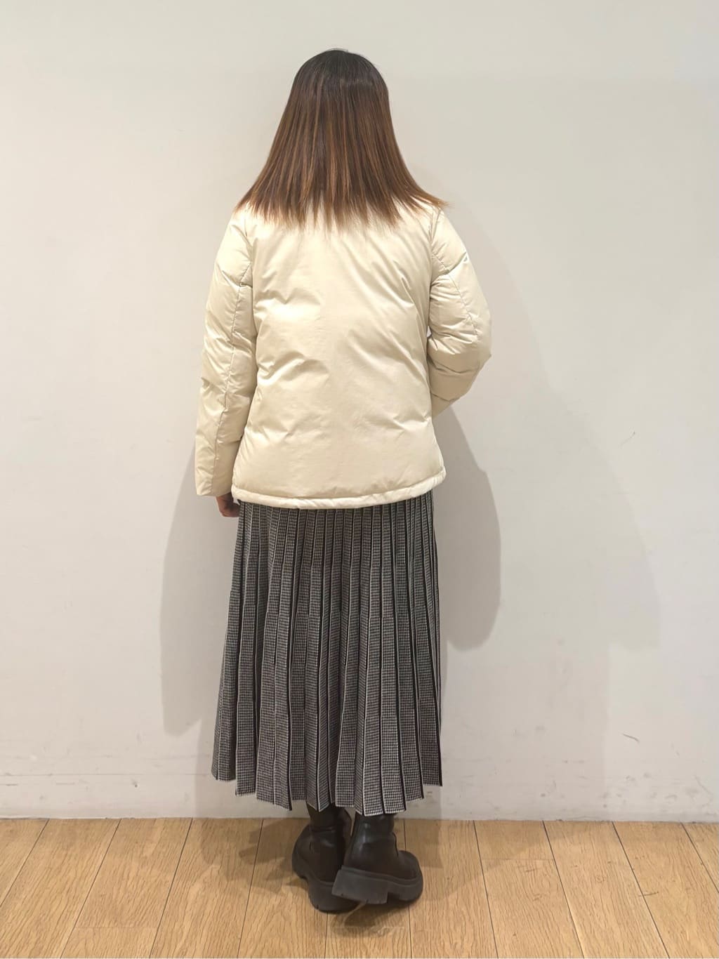 mikkoさんの「INDIVI｜【撥水／洗える／デザイン衿】ステッチレス ショートダウンコート」を使ったコーディネート