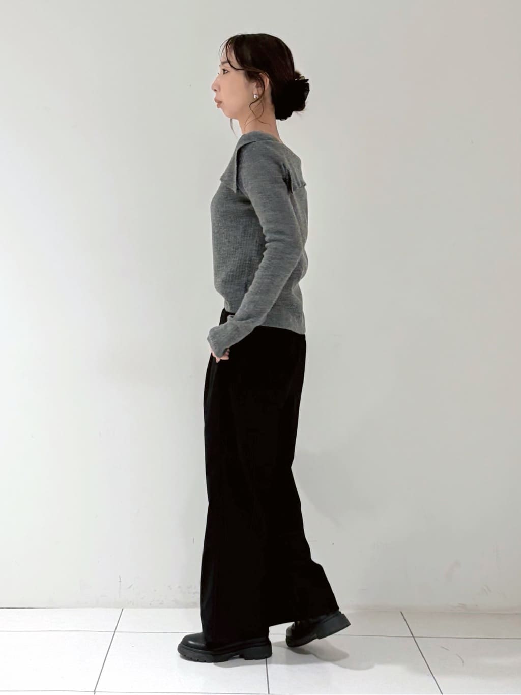 shioriさんの「INDIVI｜【再入荷】アシメオフショルニット」を使ったコーディネート